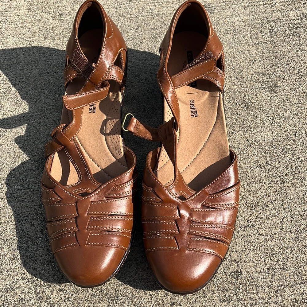 Clarks womens Wendy alto fisherman sandal